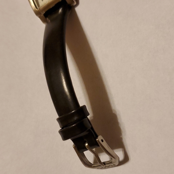 FOSSIL Watch, Silver Finish, Genuine Black Leather Band. Has date calendar. - Picture 5 of 8